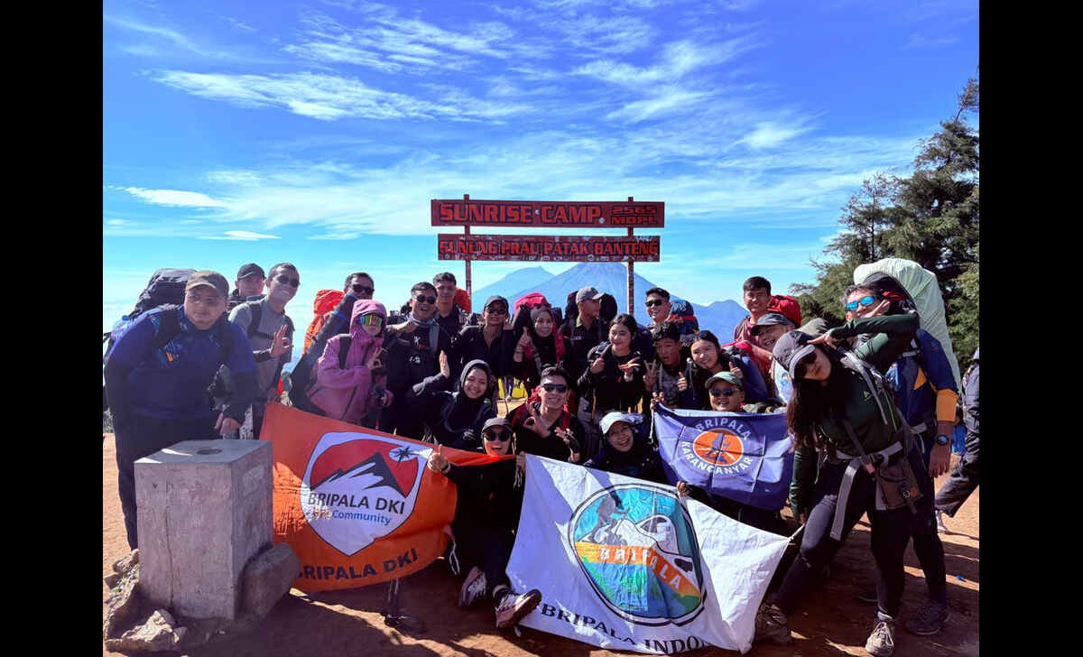 Dari Jakarta ke Dieng- Pendaki BRIPALA DKI Jelajahi Keindahan Gunung Prau